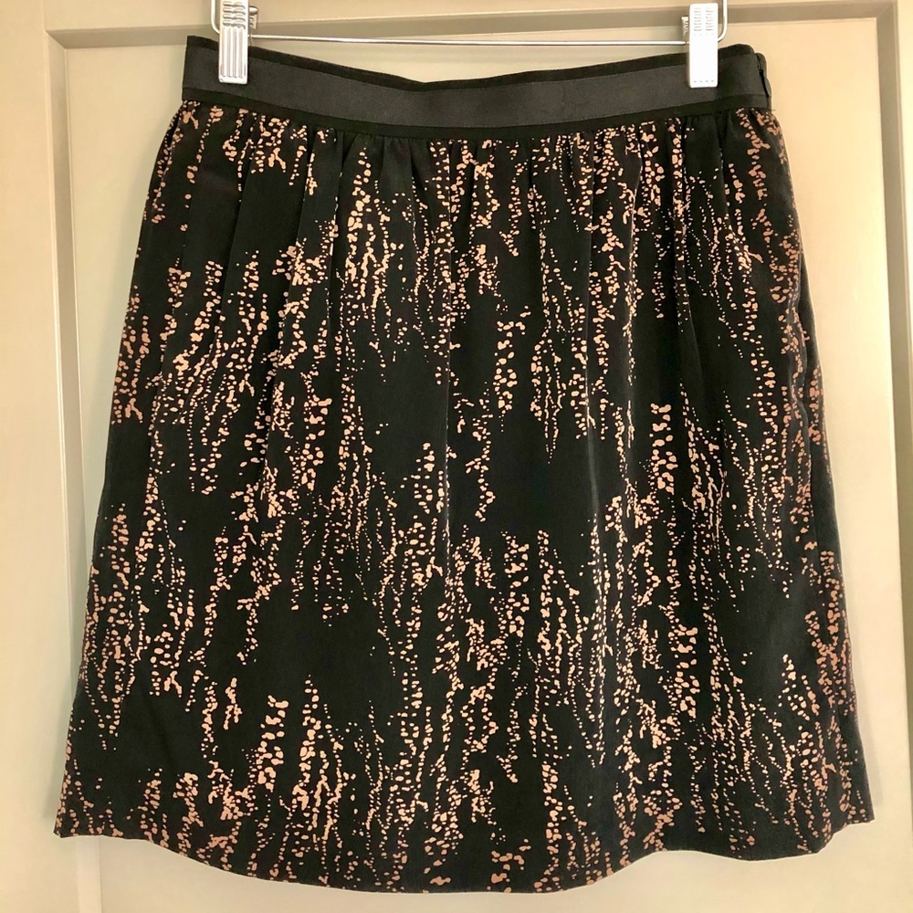 NWT Gap Skirt Size 0 Black w/Gold/Bronze pattern